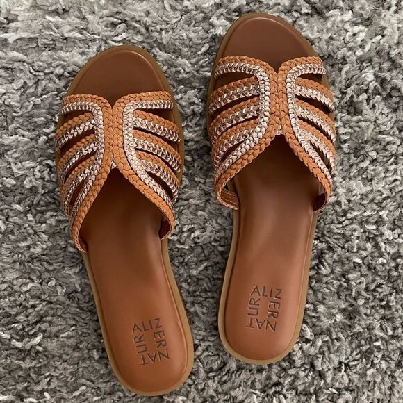 NIB Naturalizer Slip On Leather Sandals - Picture 3 of 8